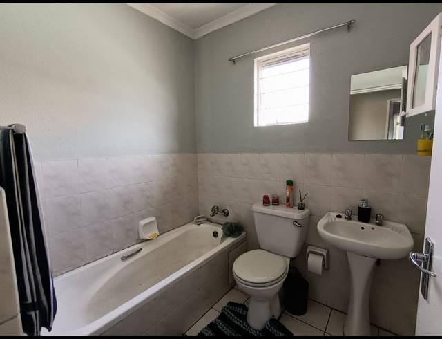2 BEDROOM APARTMENT FOR SALE IN FLORENTIA